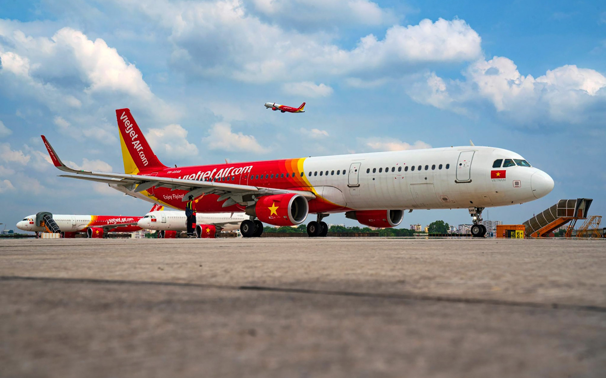 Lợi nhuận sau soát xét của Vietjet tăng, có lãi nhờ tối ưu chi phí hoạt động và đầu tư các sản phẩm, dự án mới | Tình hình SXKD - Phân tích khác | | CafeF.vn