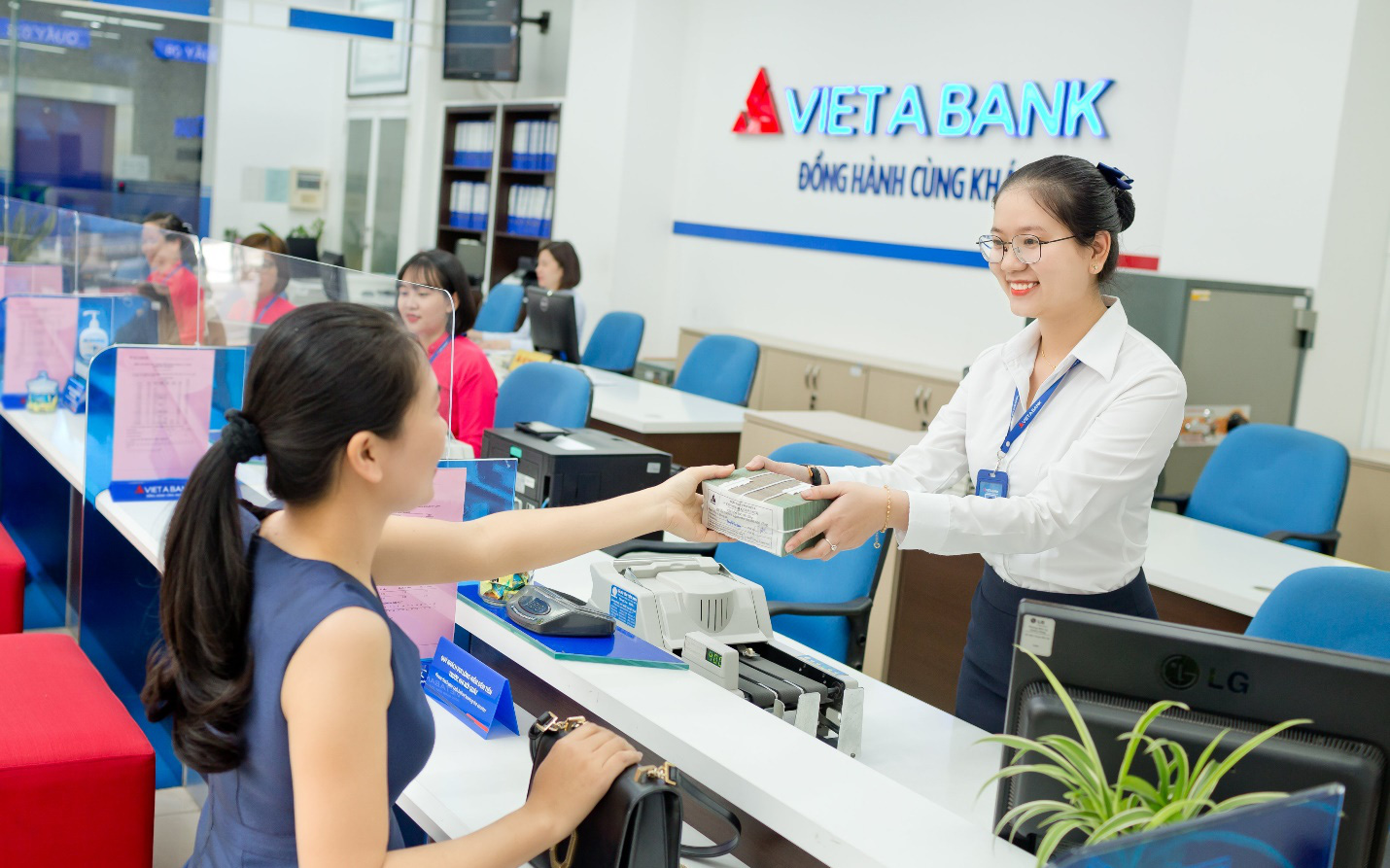 VietABank lãi 844 tỷ đồng trong năm 2021, vượt 28% so với kế hoạch | Tình hình SXKD - Phân tích khác |  | CafeF.vn