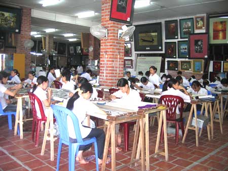 Pháp luật kinh doanh 'đá' nhau