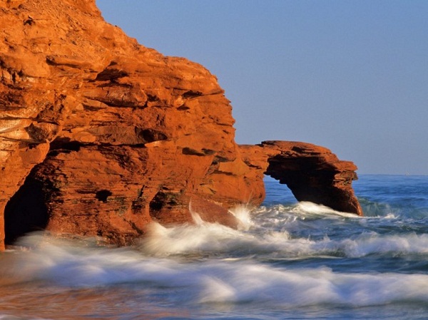 Image result for đá sa thạch đỏ trên Prince Edward Island