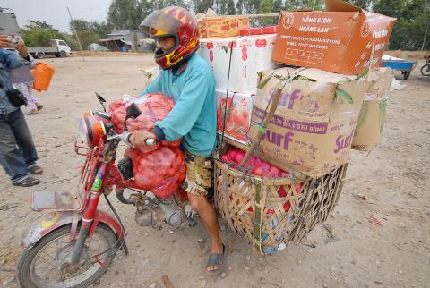 Tiểu ngạch sôi động, chính ngạch giảm mạnh (1)