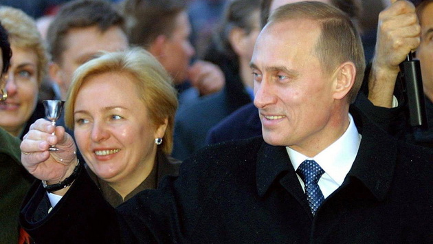 Hình ảnh ông Putin và vợ khi còn sát cánh bên nhau (2)