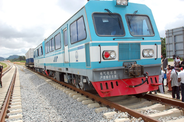 Trung Quốc: Vốn giá rẻ ồ ạt chảy ra nước ngoài (1)