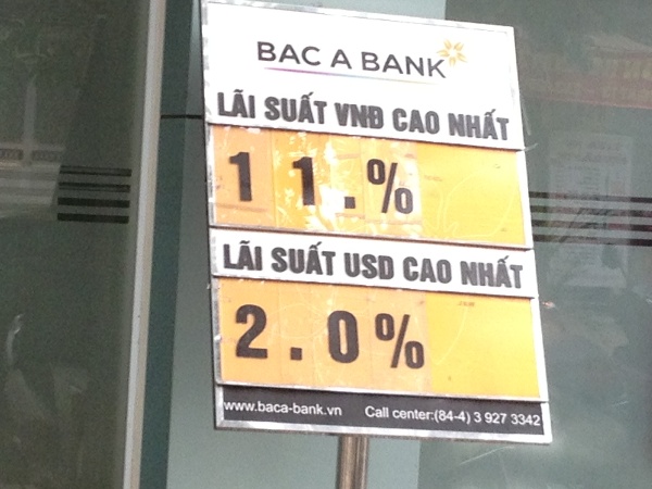 Các ngân hàng mạnh tay giảm lãi suất huy động cả kỳ hạn ngắn lẫn dài (1)