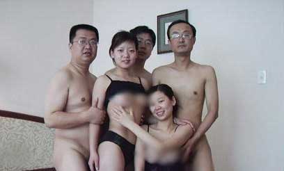 Một trong số những bức ảnh nhạy cảm được tung lên mạng.