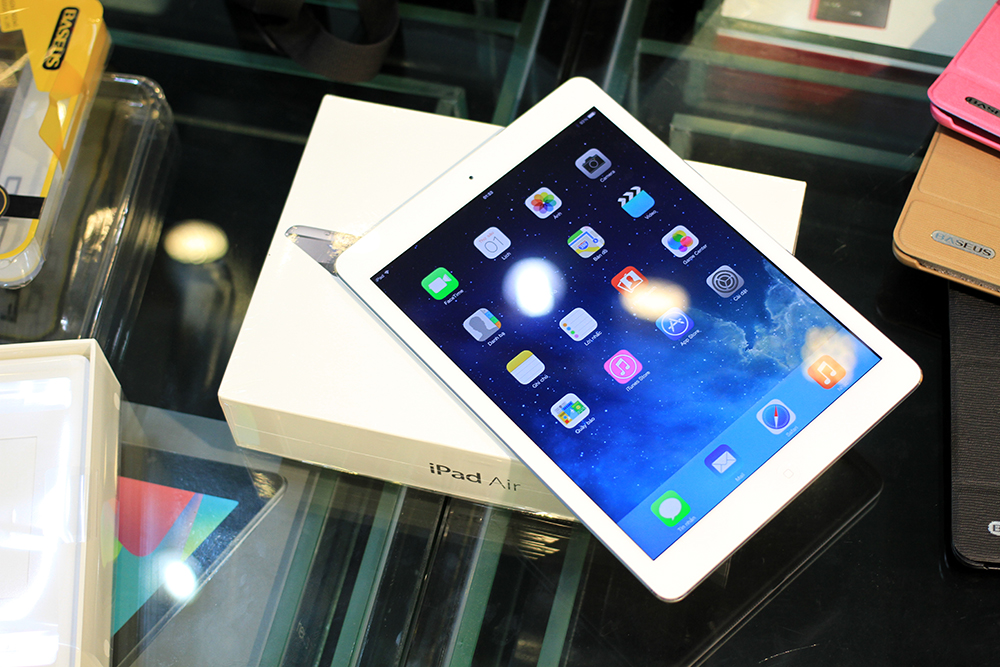 iPad Air đầu tiên về Sài Gòn với giá 12,2 triệu đồng