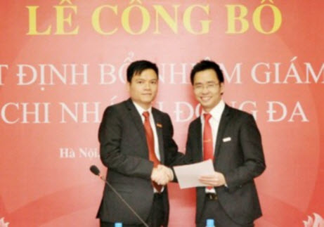 Ủy viên HĐQT VietinBank Phạm Huy Thông trao quyết định bổ nhiệm Giám đốc Chi nhánh Đống Đa cho ông Nguyễn Như Dương