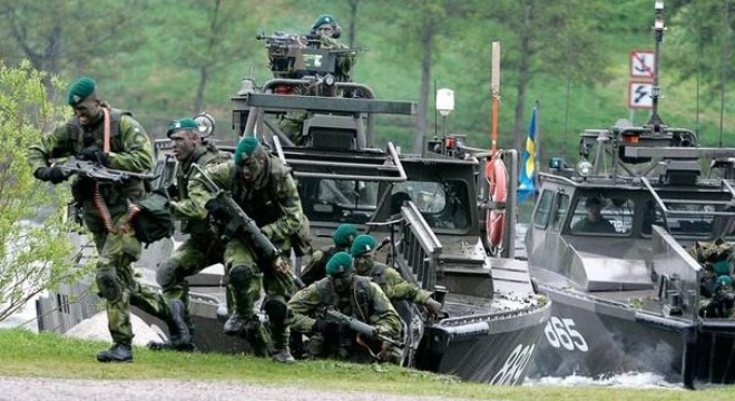Quân đội Thụy Điển trong một cuộc tập trận