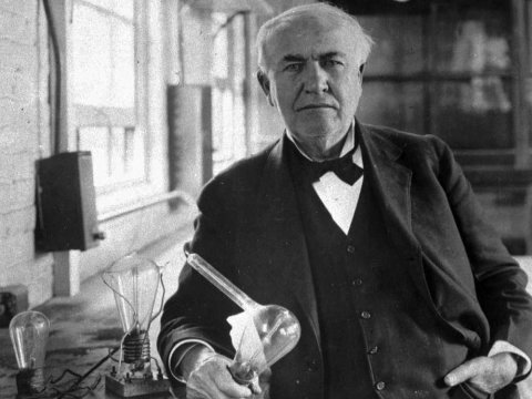 Nhà bác học Thomas Edison làm gì khi nhà máy của ông bị nổ tung và cháy rụi?