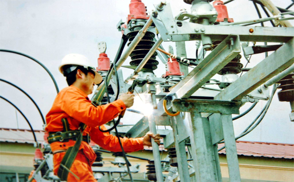 Sữa, xăng, điện: Đằng sau bình yên của 'vùng nhạy cảm' (2)