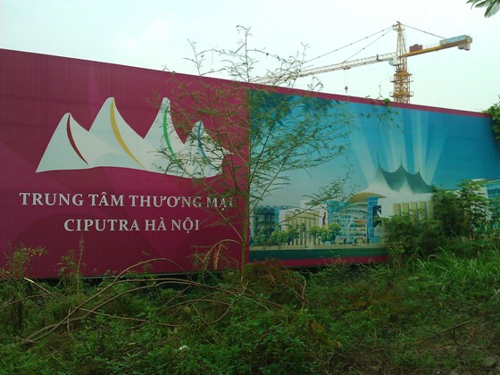 Cận cảnh “bãi chông sắt” hoen gỉ khổng lồ tại TTTM Ciputra Hanoi Mall