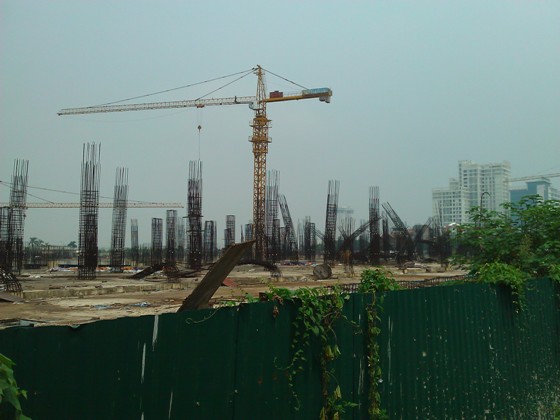 Cận cảnh “bãi chông sắt” hoen gỉ khổng lồ tại TTTM Ciputra Hanoi Mall