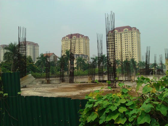 Cận cảnh “bãi chông sắt” hoen gỉ khổng lồ tại TTTM Ciputra Hanoi Mall