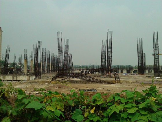 Cận cảnh “bãi chông sắt” hoen gỉ khổng lồ tại TTTM Ciputra Hanoi Mall