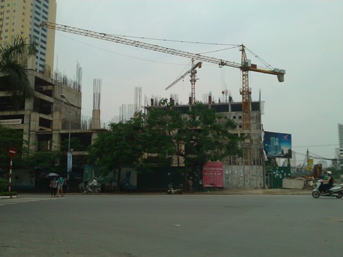 Cận cảnh “thiên đường đắp chiếu” Thăng Long Mansion thành.... bãi trông, rửa xe (9)