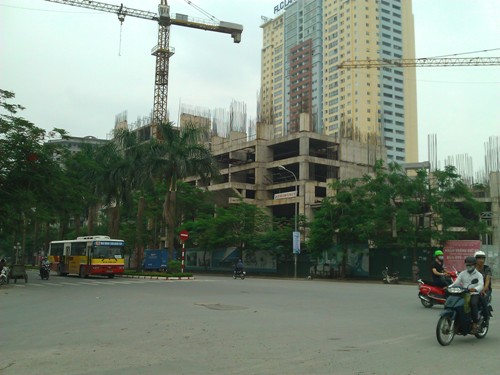 Cận cảnh “thiên đường đắp chiếu” Thăng Long Mansion thành.... bãi trông, rửa xe (10)