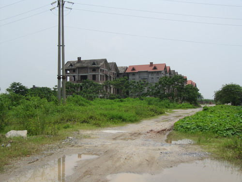 Cận cảnh hàng trăm “biệt thự ma” ở khu Bắc An Khánh