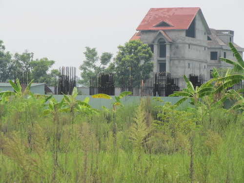 Cận cảnh hàng trăm “biệt thự ma” ở khu Bắc An Khánh (10)