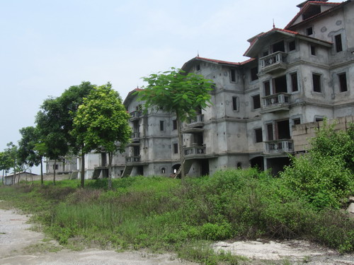 Cận cảnh hàng trăm “biệt thự ma” ở khu Bắc An Khánh