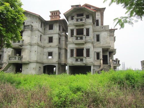 Cận cảnh hàng trăm “biệt thự ma” ở khu Bắc An Khánh