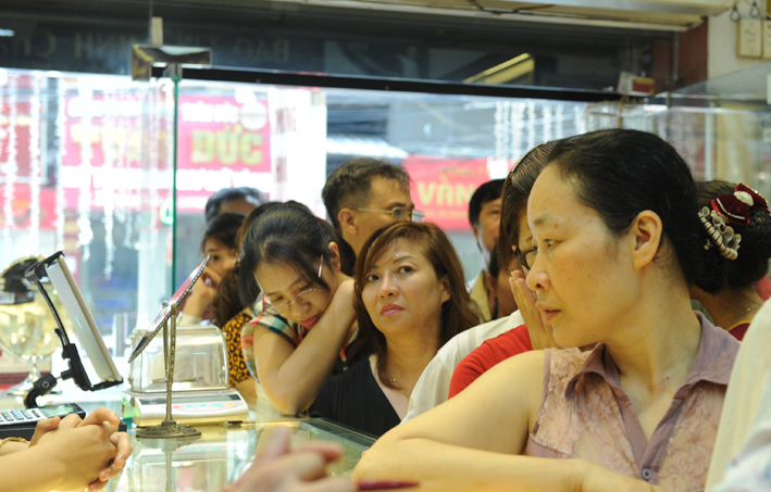 Hoang mang vì giá vàng 