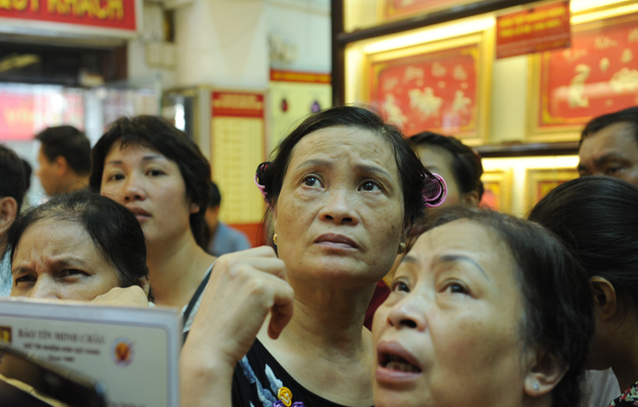 Hoang mang vì giá vàng 