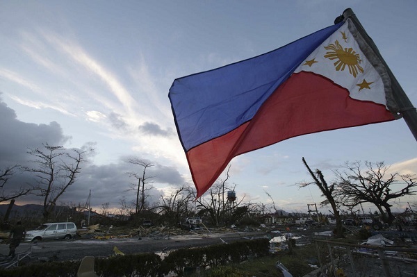 Miền trung Philippines trước và sau siêu bão Haiyan