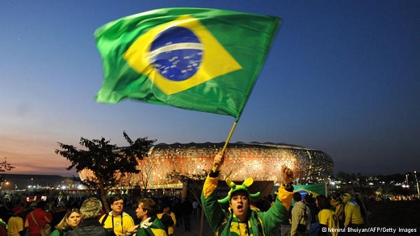 Sập sân vận động, Brazil có thể mất quyền đăng cai World Cup 2014