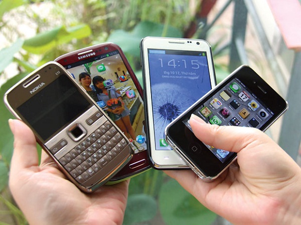 Sự phát triển internet di động đã góp phần thúc đẩy sức mua smartphone. Ảnh: tư liệu