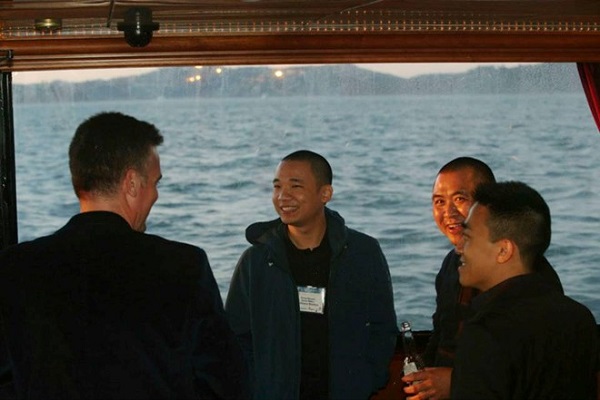 Nguyễn Hà Đông dự tiệc cùng các đại gia công nghệ trên du thuyền tại Mỹ (7)