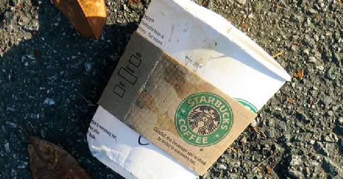 rên thực tế, trong năm năm phát động phong trào, chỉ 39% số cốc tại các cửa hàng Starbucks được tái chế. Ảnh: dailynews