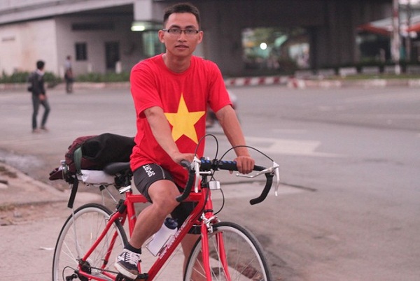 Tạ Quang Minh với h&agrave;nh tr&igrave;nh xuy&ecirc;n 63 tỉnh th&agrave;nh.