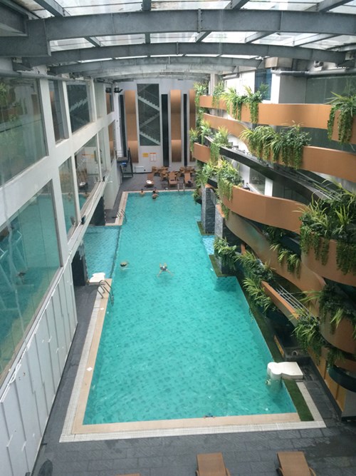 Bể bơi tại chung cư Sông Hồng Park View (165 Thái Hà) được cư dân phản ánh không có trong thiết kế.