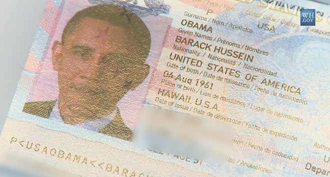 Hộ chiếu của ông Obama cũng giống như hộ chiếu của các công dân khác, ngoại trừ dòng chữ: “Người mang hộ chiếu này là Tổng thống Mỹ”.