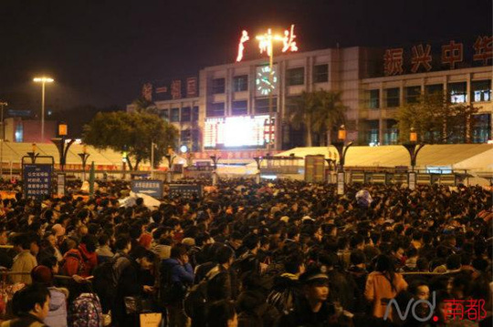 Hơn 2.600 nhân viên an ninh được triển khai nhằm giữ gìn trật tự. Ảnh: NEWS.OEEEE.COM
