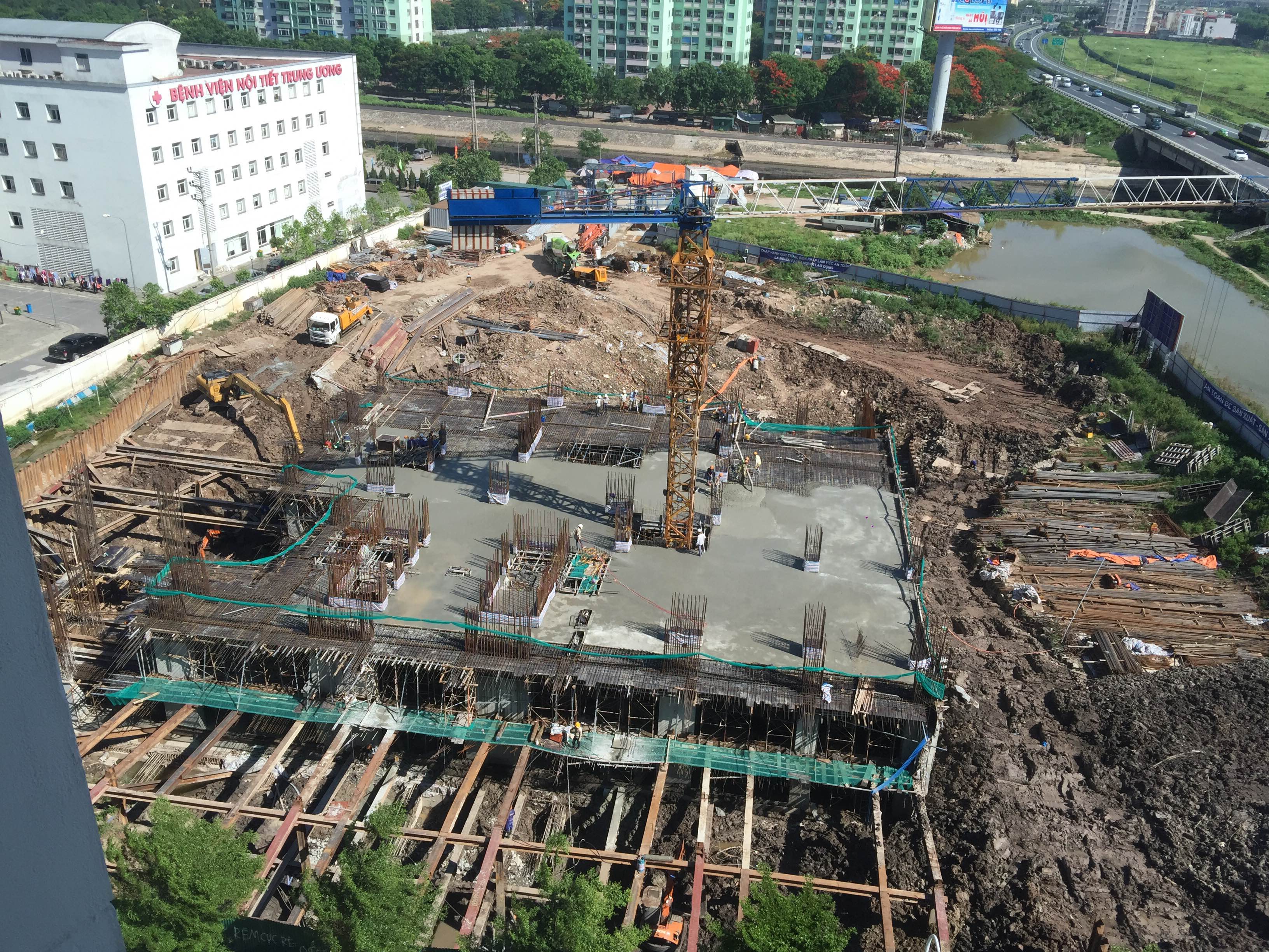 
Toàn cảnh công trình đang thi công móng
