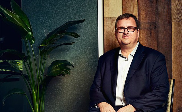 10 nhân vật ảnh hưởng nhất đến kinh tế thế giới ảnh 2 10. Reid Hoffman</p></div><div></div></div><p> </p><p><i>Chức vụ: Nhà đồng sáng lập mạng xã hội nghề nghiệp LinkedIn</i></p><p>Hoffman tham gia xây dựng một vài trong số những công ty công nghệ giữ vai trò “thay đổi cuộc chơi” của thế giới như PayPal, LinkedIn và Facebook.</p><p>Với Linked, mạng xã hội nghề nghiệp ra đời năm 2002, Hoffman đã nắm bắt được mong muốn kết nối để thành công hơn của hàng triệu người có tham vọng thăng tiến cao hơn và thành công hơn trong sự nghiệp. Có ý kiến cho rằng Hoffman nhận thấy tiềm năng của mạng xã hội sớm hơn bất kỳ ai, giống như Albert Einstein và thuyết tương đối.