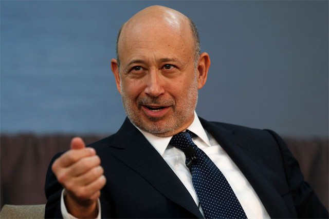 10 nhân vật ảnh hưởng nhất đến kinh tế thế giới ảnh 4 8. Lloyd Blankfein</p></div><div></div></div><p> </p><p><i>Chức vụ: Giám đốc điều hành (CEO) ngân hàng Goldman Sachs</i></p><p>Dưới sự lãnh đạo của Lloyd Blankfein, Goldman Sachs tiếp tục dẫn trước các đối thủ lớn với khoảng cách xa. Trong 8 tháng đầu năm nay, ngân hàng này tư vấn cho số thương vụ mua bán và sáp nhập (M&A) với tổng trị giá 760 tỷ USD, trong khi đối thủ gần nhất mới đạt 500 tỷ USD.</p><p>Mới đây, Blankfein tiết lộ ông đang được điều trị bệnh ung thư máu, nhưng tuyên bố sẽ tiếp tục lãnh đạo Goldman Sachs.