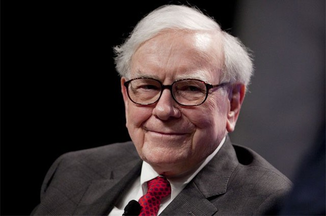 10 nhân vật ảnh hưởng nhất đến kinh tế thế giới ảnh 7 5. Warren Buffett</p></div><div></div></div><p> </p><p><i>Chức vụ: CEO tập đoàn đa lĩnh vực Berkshire Hathaway</i></p><p>Warren Buffett là một trong những người giàu nhất thế giới và điều hành một trong những công ty đắt giá nhất thế giới. Ở tuổi 85, nhà đầu tư huyền thoại hầu như vẫn chưa cảm thấy mệt mỏi và vẫn là một hình mẫu mà giới đầu tư toàn cầu muốn học theo.