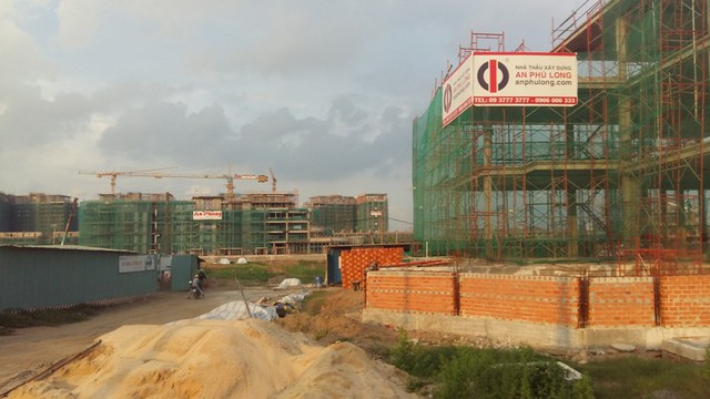 Chuỗi dự án trong khu đô thị Sala của công ty Đại Quang Minh đang xây dựng phần cao tầng, có những block đã vượt lên tầng 20.