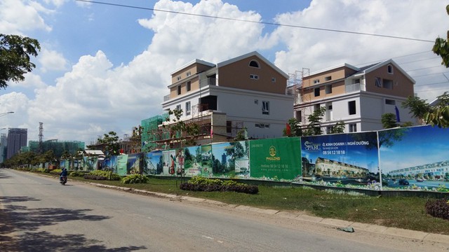 Những căn biệt thự độc lập của công ty Phú Long dự kiến sẽ bàn giao cho khách hàng trước tết năm nay.