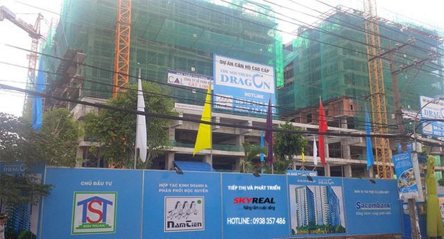 Dự án Dragon Southern của công ty Sơn Thuận đang xây dựng đến tầng thứ 10. Dự án nằm trên đường Âu Cơ, quận Tân Phú.