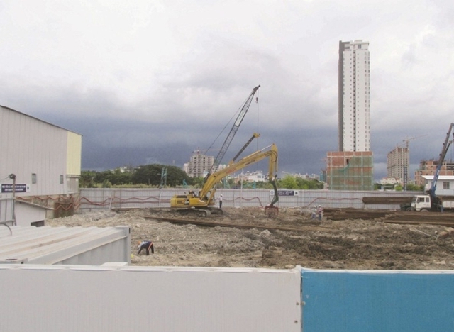 Khu căn hộ biệt lập ven sông Angia Riverside có vị trí liền kề Phú Mỹ Hưng, nằm trong quần thể đô thị mới thuộc trung tâm Q.7. Dự án do CTCP Đầu tư và Phát triển Bất động sản An Gia (An Gia Investment) làm chủ đầu tư. Dự án đang thi công ép cọc.