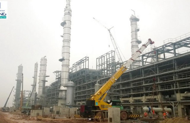 'Thi công xây dựng Nhà máy lọc hóa dầu Nghi Sơn (Thanh Hóa) tháng 1-2016 - Ảnh: CT Quang Hùng'