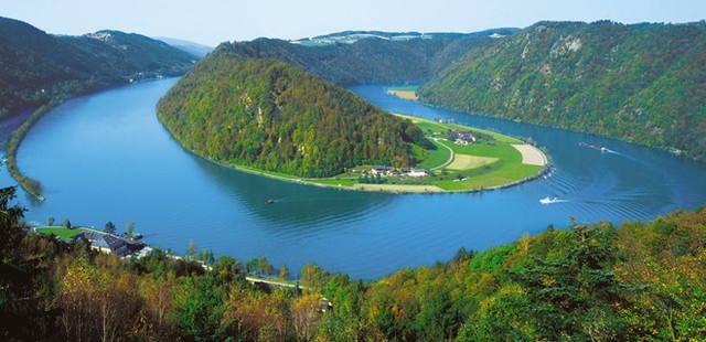 Sông Danube chảy qua lãnh thổ 19 nước châu Âu. Ảnh:Freewheelcruises.com