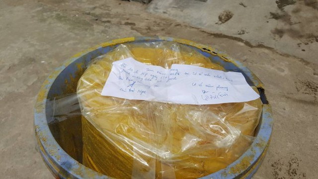 Bột màu vàng thu tại một cơ sở chế biến măng ở Vinh - Ảnh: H.Phong