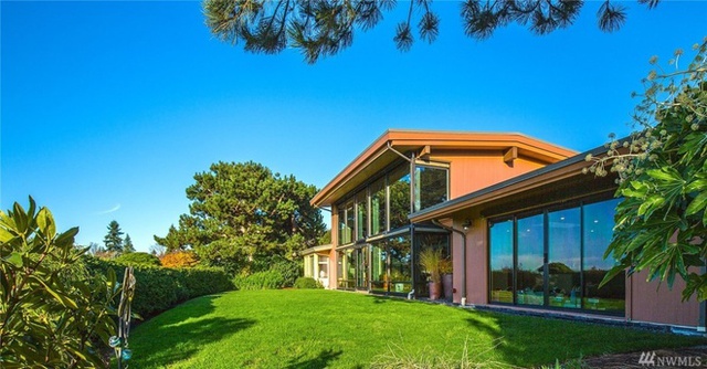 Căn biệt thự đã được bán với giá 2.775.000 USD .