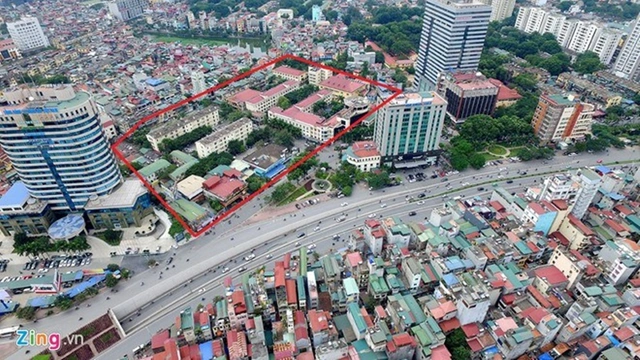  Khu đất vàng ở Kim Liên trên đường Đào Duy Anh có diện tích lớn, không phù hợp vơi dự án quy mô 300 phòng mà bầu Thụy tính xây tại Hà Nội. Có khả năng dự án này xây ở một địa điểm khác. 