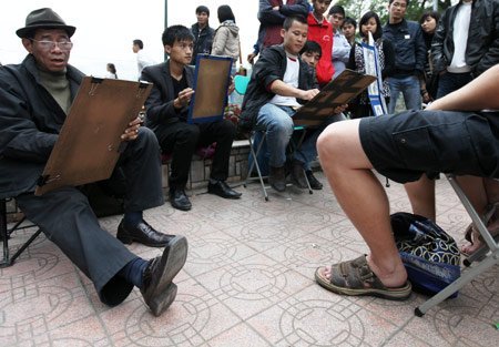 Nhộn nhịp dịch vụ vẽ chân dung 10 phút bên Hồ Gươm (15)