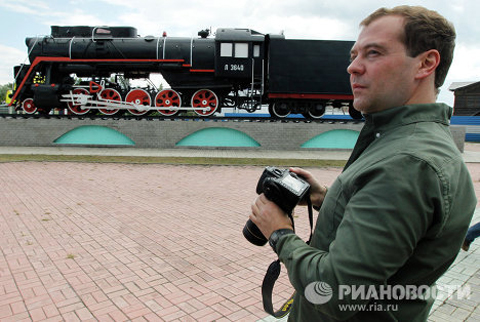 On August 6, while en route to Kuzbass, the Prime Minister took several photographs while his train was standing at Topki Station